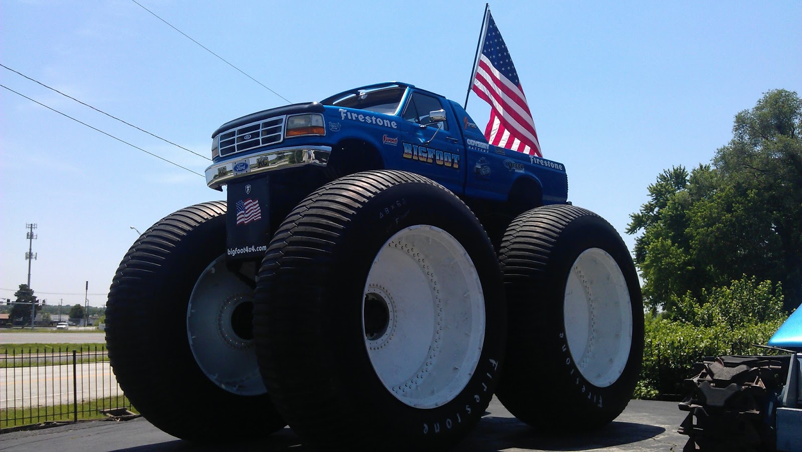 Modifikasi Monster Truk Terbesar di Dunia, Tinggi 4,7 Meter