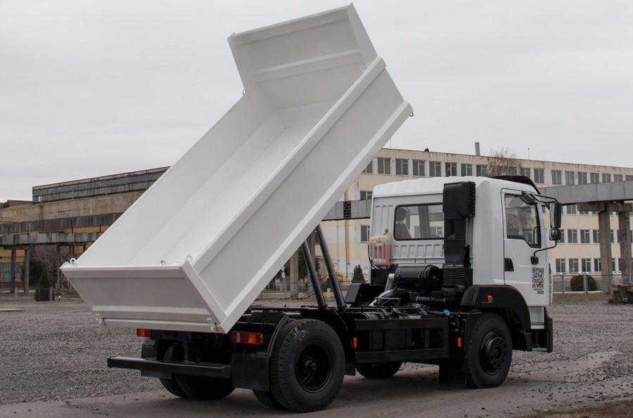 AutoKrAZ Luncurkan Truk Dump Baru KRAZ-54012-compressed