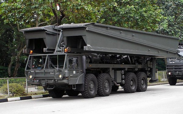 Truk SISU 10×10 LEGUAN MLC70 Singapore
